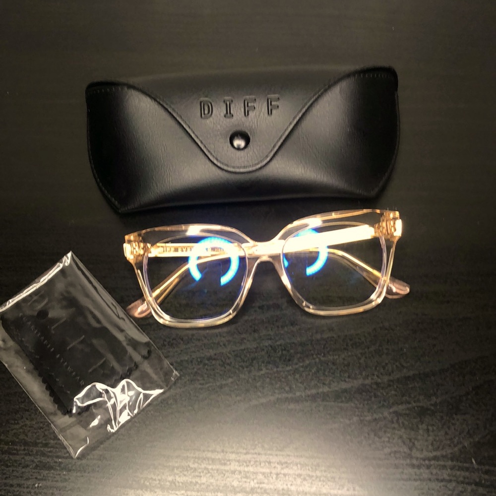 Diff Eyewear Bella XS Blush Clear Glasses